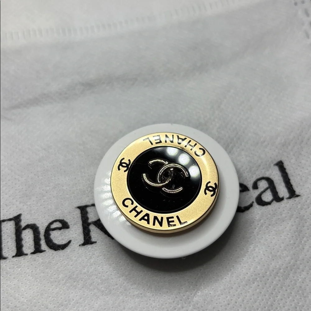 Chanel White Gold & Black CC Logo Phone Ring Grip